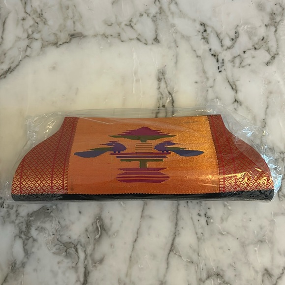 Clutch, New in Original Packaging - Picture 1 of 2